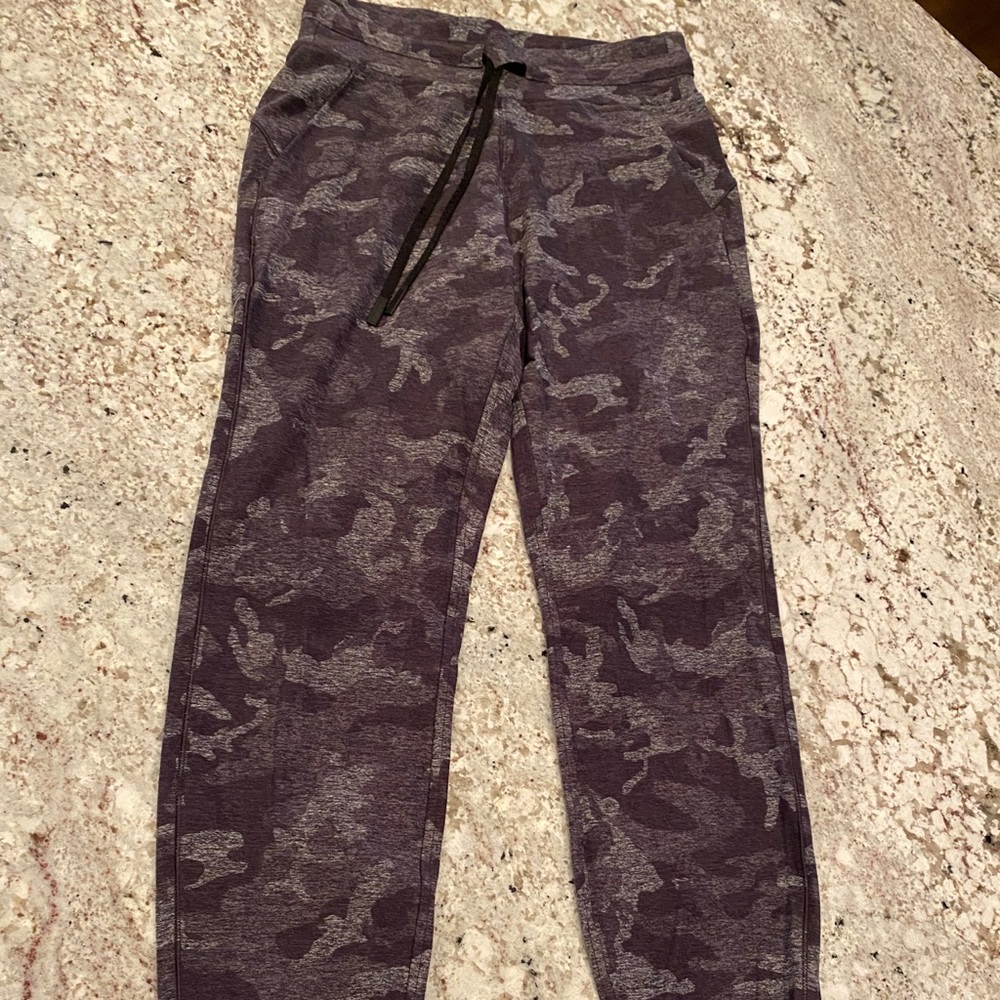 Lululemon size 4 joggers